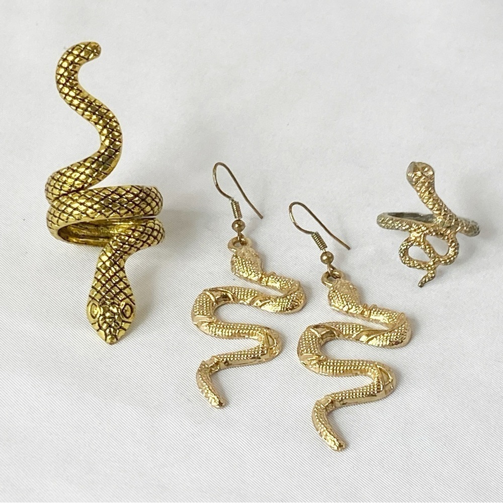 Snake Costume Jewelry 2 Rings & 1 Pair of Earrings